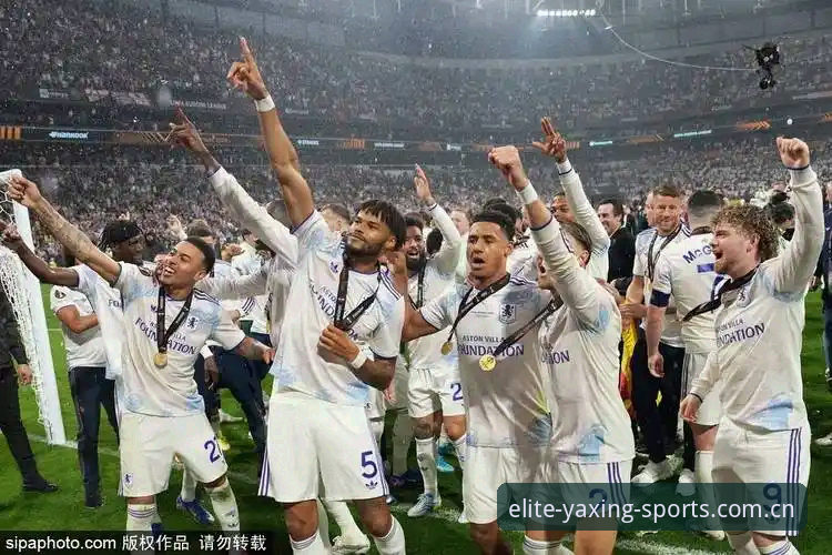 亚星体育官网登录哪个好 欧联杯决赛3-0完胜 vs 30年冠军荒终结:维拉与埃梅里的统治力全面对比